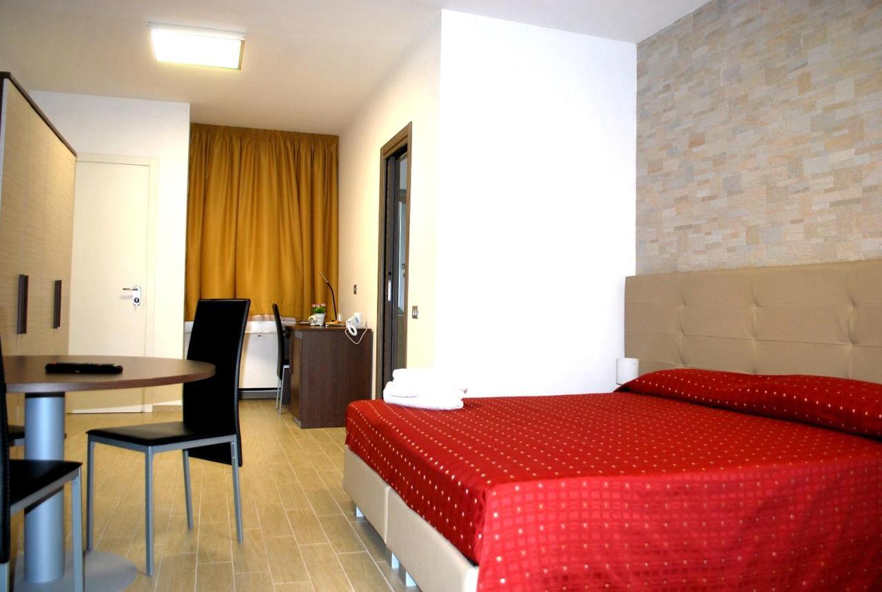 Piazza Dante Hotel Taranto Kültér fotó